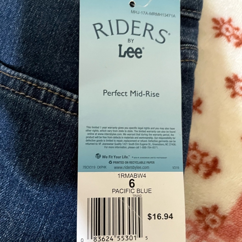 Capris - Picture 4 of 4